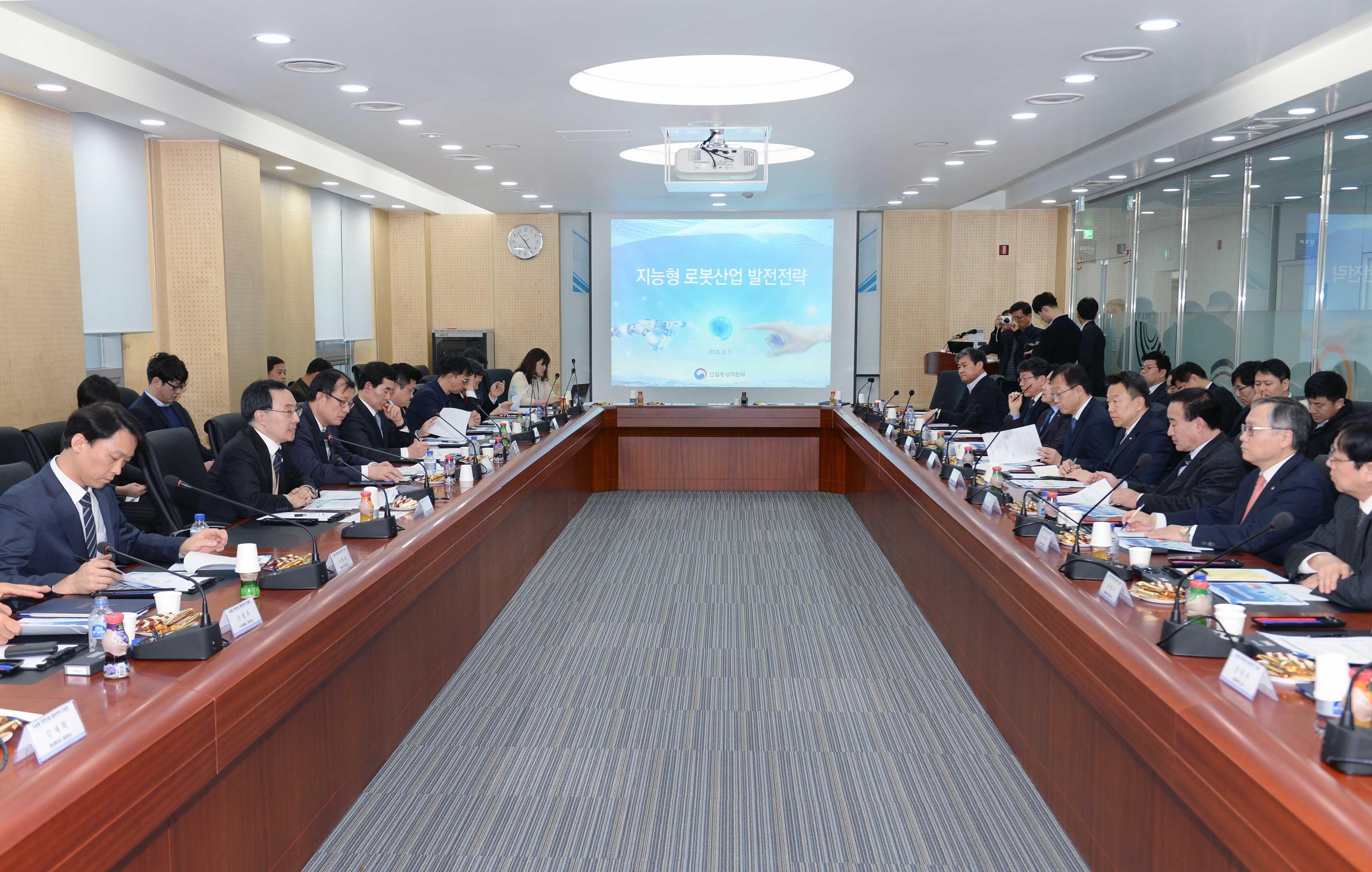 발전전략 간담회 -회의사진3.jpg