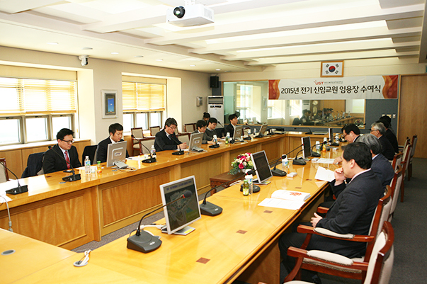 신임교원 임용장 수여식3.jpg