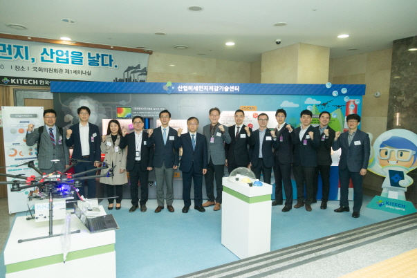 20180430 미세먼지, 산업을 낳다 (1).jpg