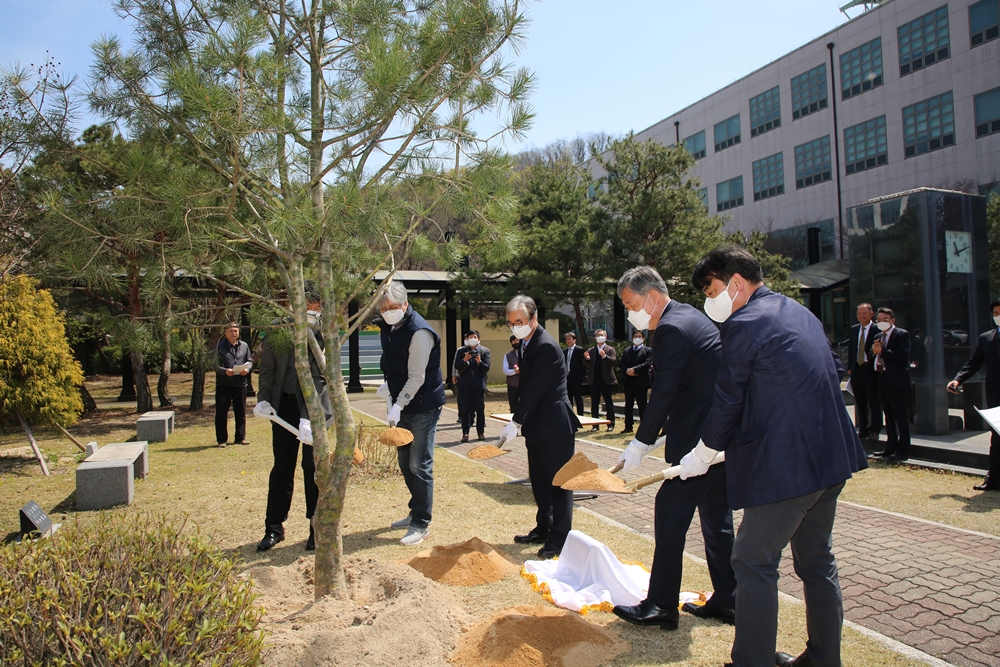 200406 식목행사001.JPG