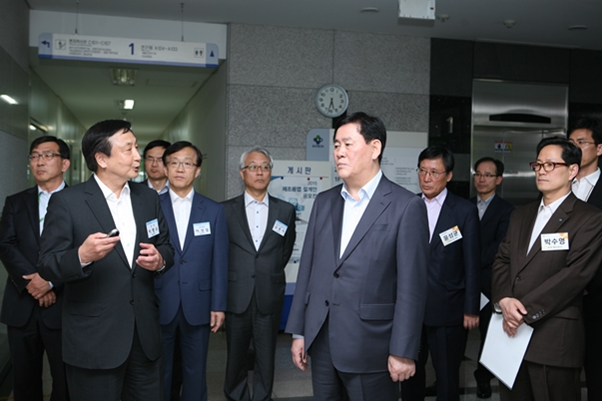 경제부총리 융합생산기술연구소 방문1.jpg