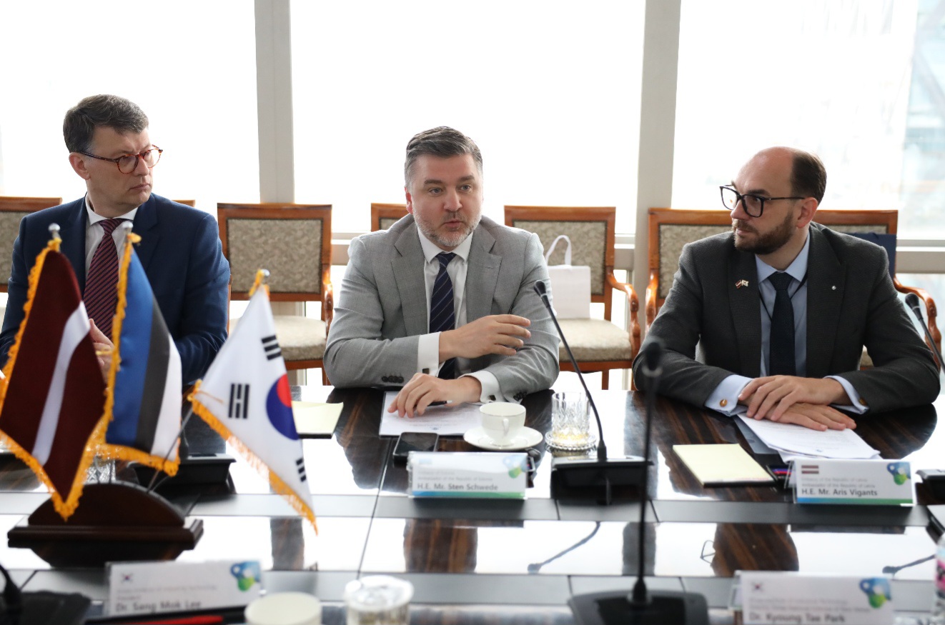 3국 대사사진.JPG