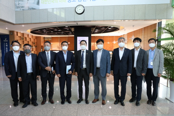 코로나19 대응 기업 연구현장 방문_포토뉴스.jpg