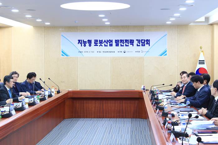 발전전략 간담회-회의사진.JPG