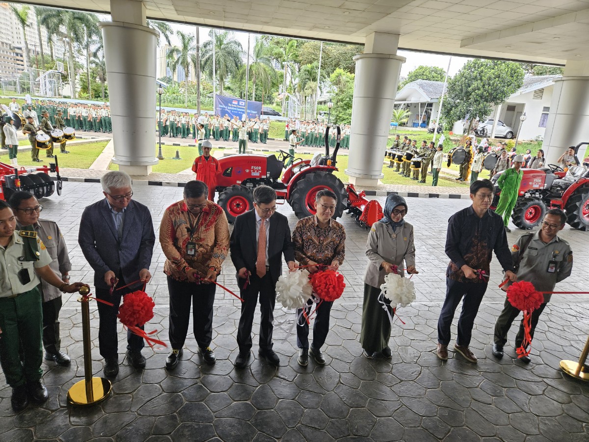 03 주요인사 리본커팅(6명).jpg