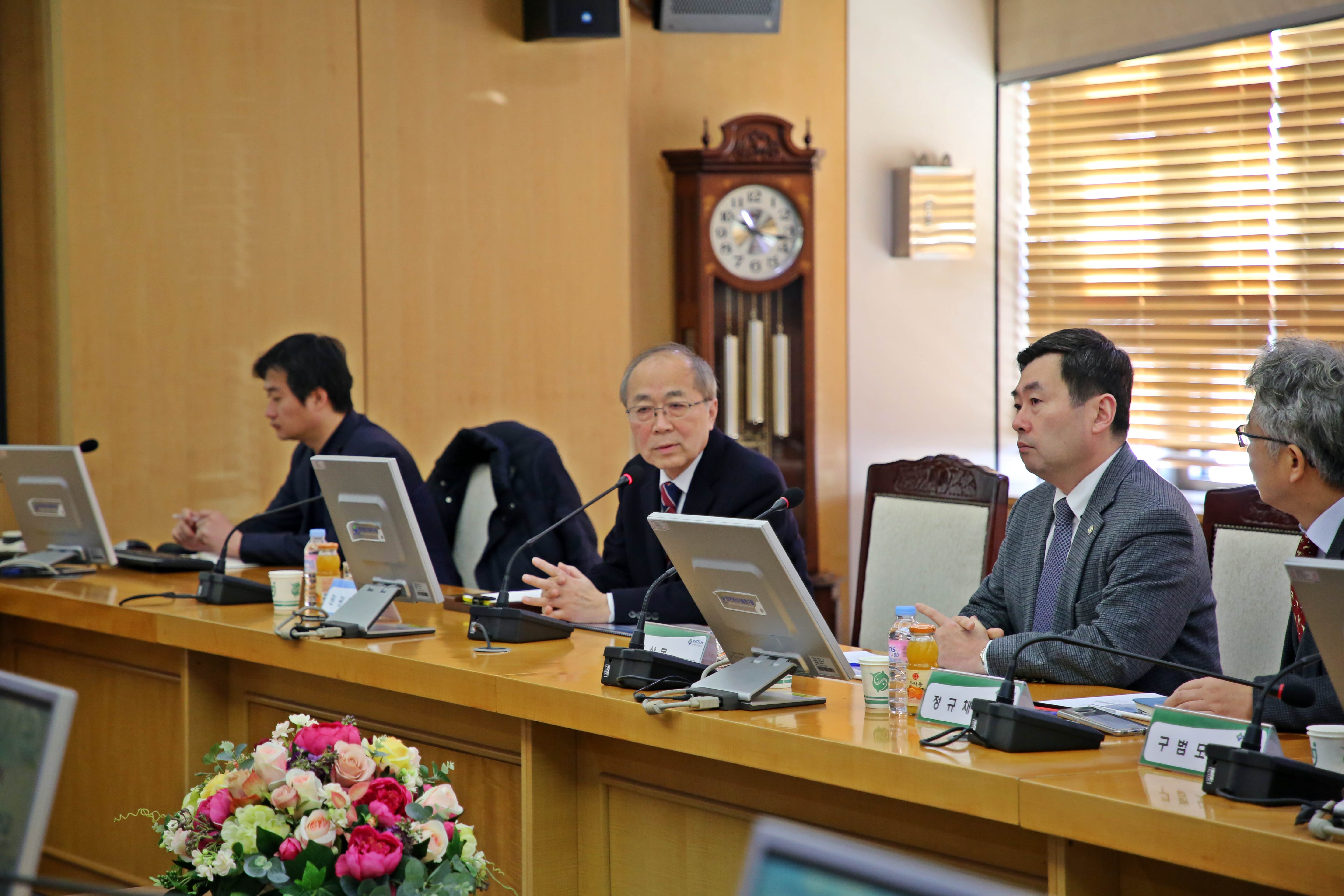 NST 이사장 간담회 2).JPG