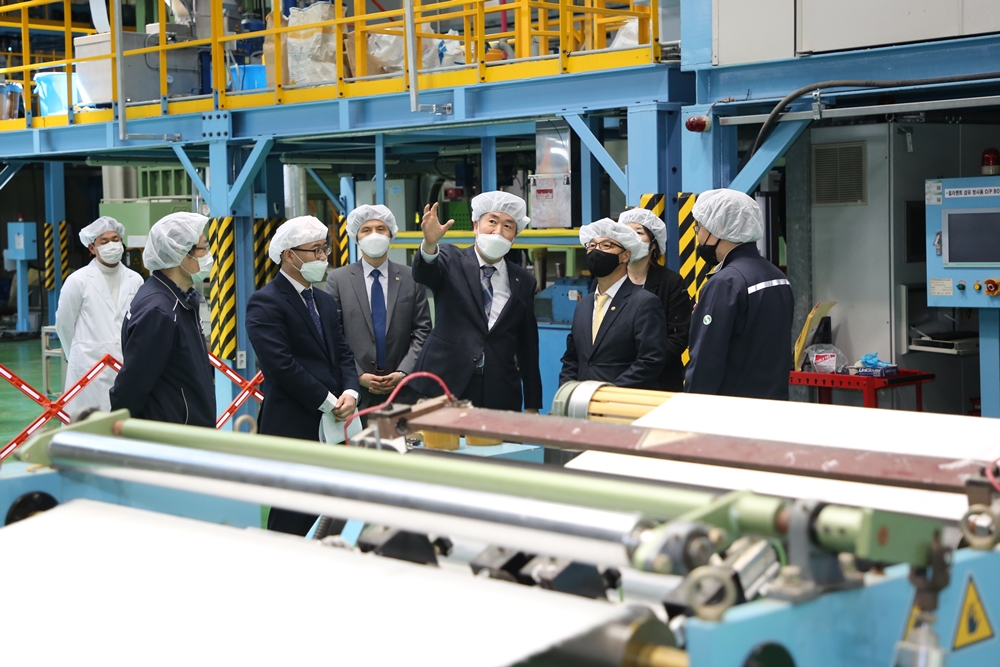 [2020.03.20.] 정병선 과기부 제1차관, MB필터 생산 파일럿 플랜트 방문2.JPG