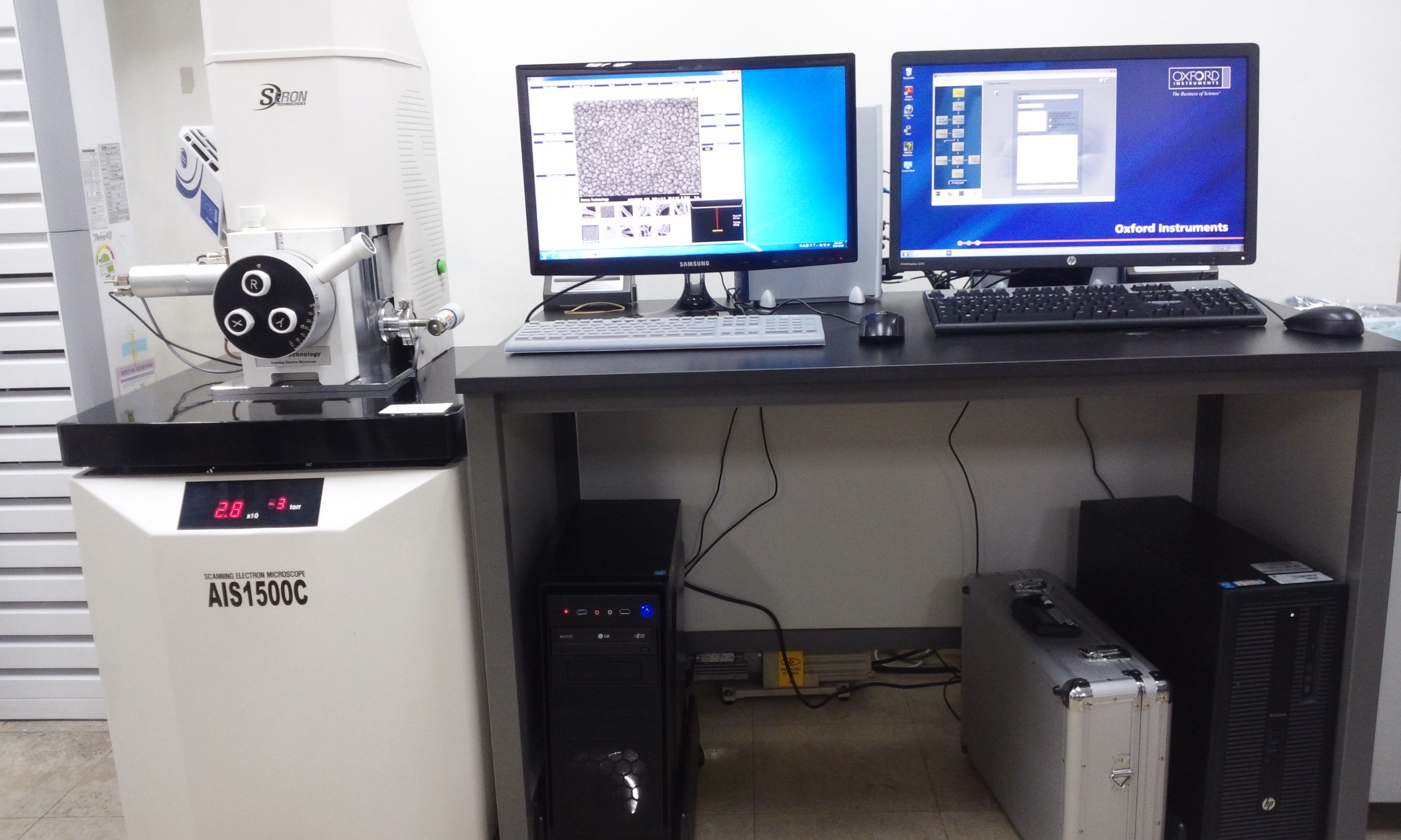Scanning electron microscope